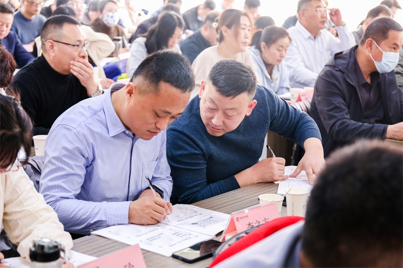 融商学院清大工商管理EMBA总裁班2023年课堂学员讨论中